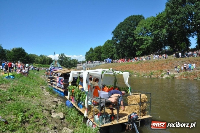 Zdjęcie w galerii na portalu naszraciborz.pl: PŁYWADŁO 2016 - 1050 lat chrztu uczcić chcemy, z weselem Odrą i Rudą płyniemy FOTO I WIDEO wiadomości z regionu