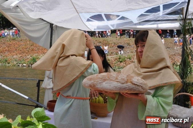 Zdjęcie w galerii na portalu naszraciborz.pl: PŁYWADŁO 2016 - 1050 lat chrztu uczcić chcemy, z weselem Odrą i Rudą płyniemy FOTO I WIDEO wiadomości z regionu