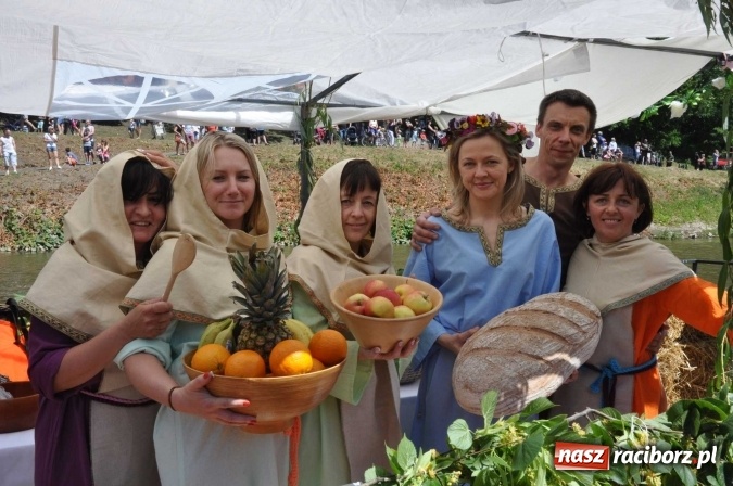 Zdjęcie w galerii na portalu naszraciborz.pl: PŁYWADŁO 2016 - 1050 lat chrztu uczcić chcemy, z weselem Odrą i Rudą płyniemy FOTO I WIDEO wiadomości z regionu