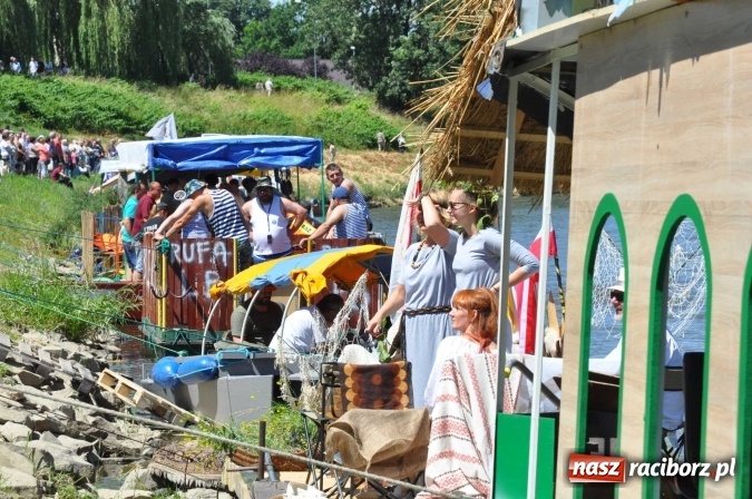 Zdjęcie w galerii na portalu naszraciborz.pl: PŁYWADŁO 2016 - 1050 lat chrztu uczcić chcemy, z weselem Odrą i Rudą płyniemy FOTO I WIDEO wiadomości z regionu