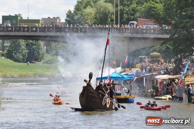 Zdjęcie w galerii na portalu naszraciborz.pl: PŁYWADŁO 2016 - 1050 lat chrztu uczcić chcemy, z weselem Odrą i Rudą płyniemy FOTO I WIDEO wiadomości z regionu