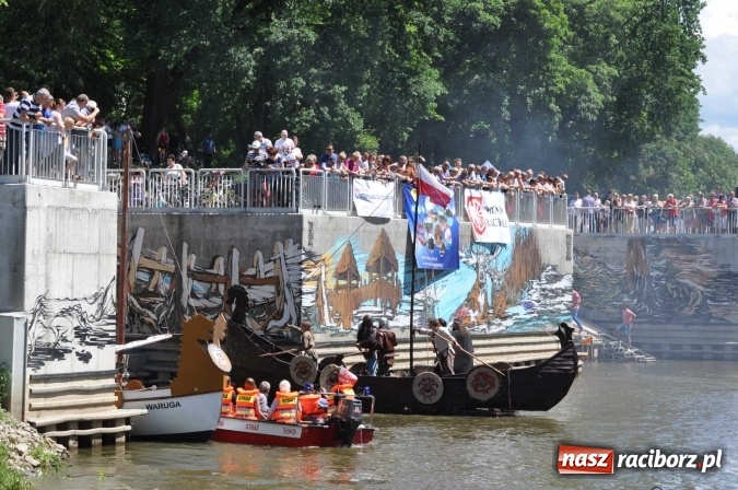 Zdjęcie w galerii na portalu naszraciborz.pl: PŁYWADŁO 2016 - 1050 lat chrztu uczcić chcemy, z weselem Odrą i Rudą płyniemy FOTO I WIDEO wiadomości z regionu