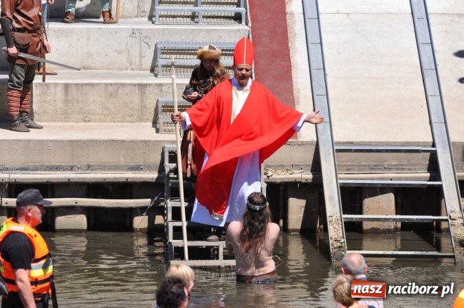 Zdjęcie w galerii na portalu naszraciborz.pl: PŁYWADŁO 2016 - 1050 lat chrztu uczcić chcemy, z weselem Odrą i Rudą płyniemy FOTO I WIDEO wiadomości z regionu
