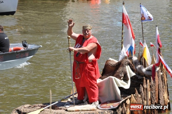 Zdjęcie w galerii na portalu naszraciborz.pl: PŁYWADŁO 2016 - 1050 lat chrztu uczcić chcemy, z weselem Odrą i Rudą płyniemy FOTO I WIDEO wiadomości z regionu