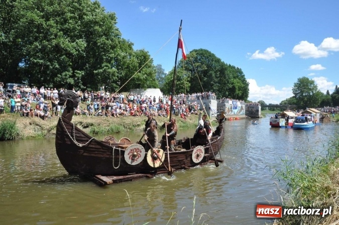 Zdjęcie w galerii na portalu naszraciborz.pl: PŁYWADŁO 2016 - 1050 lat chrztu uczcić chcemy, z weselem Odrą i Rudą płyniemy FOTO I WIDEO wiadomości z regionu