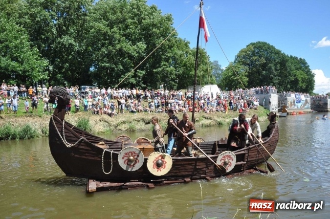 Zdjęcie w galerii na portalu naszraciborz.pl: PŁYWADŁO 2016 - 1050 lat chrztu uczcić chcemy, z weselem Odrą i Rudą płyniemy FOTO I WIDEO wiadomości z regionu