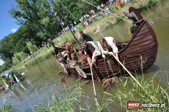 Zdjęcie w galerii na portalu naszraciborz.pl: PŁYWADŁO 2016 - 1050 lat chrztu uczcić chcemy, z weselem Odrą i Rudą płyniemy FOTO I WIDEO wiadomości z regionu