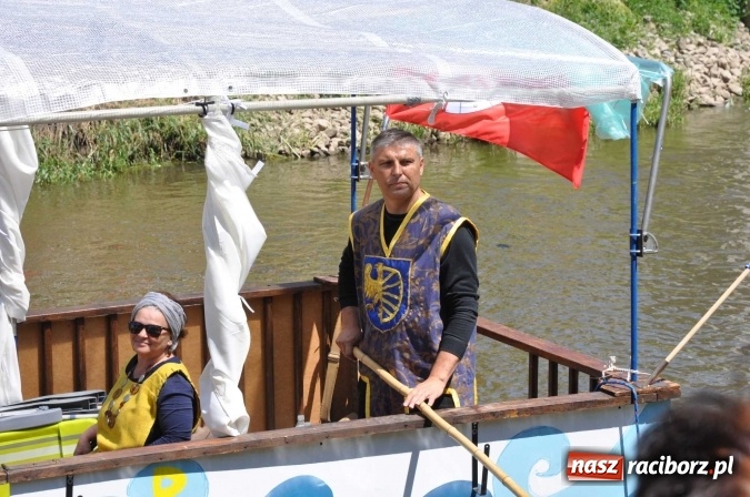 Zdjęcie w galerii na portalu naszraciborz.pl: PŁYWADŁO 2016 - 1050 lat chrztu uczcić chcemy, z weselem Odrą i Rudą płyniemy FOTO I WIDEO wiadomości z regionu