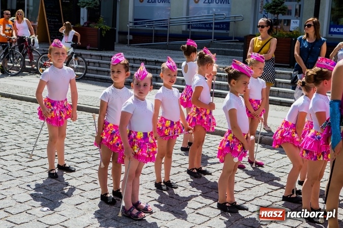 Zdjęcie w galerii na portalu naszraciborz.pl: Śląsk Kraina Wielu Kultur - barwny korowód przeszedł z Rynku na raciborski zamek wiadomości z regionu