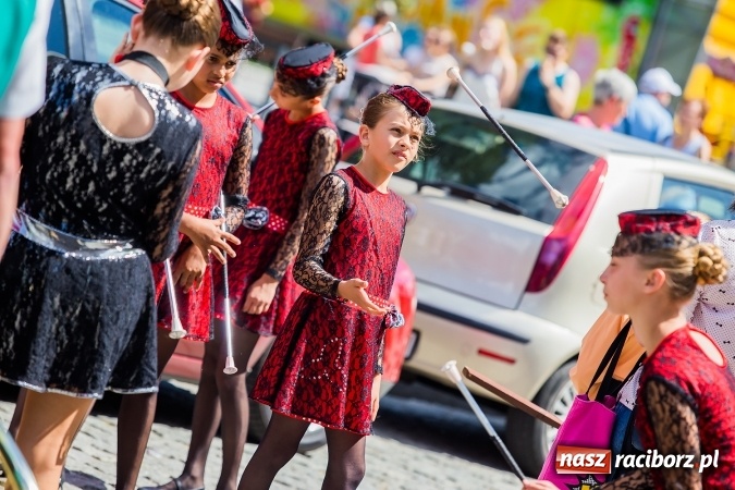 Zdjęcie w galerii na portalu naszraciborz.pl: Śląsk Kraina Wielu Kultur - barwny korowód przeszedł z Rynku na raciborski zamek wiadomości z regionu