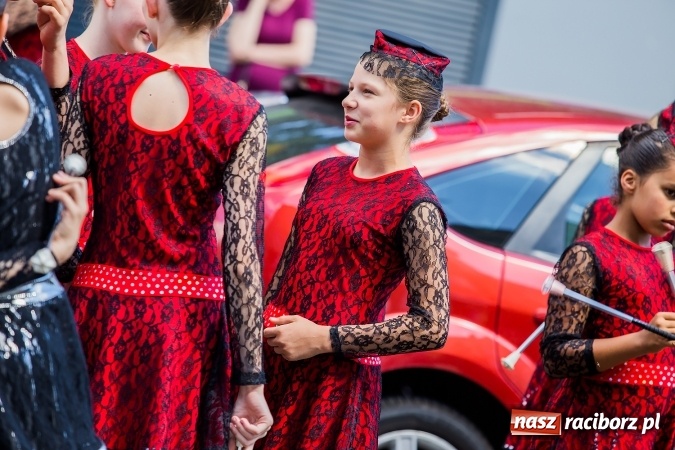 Zdjęcie w galerii na portalu naszraciborz.pl: Śląsk Kraina Wielu Kultur - barwny korowód przeszedł z Rynku na raciborski zamek wiadomości z regionu