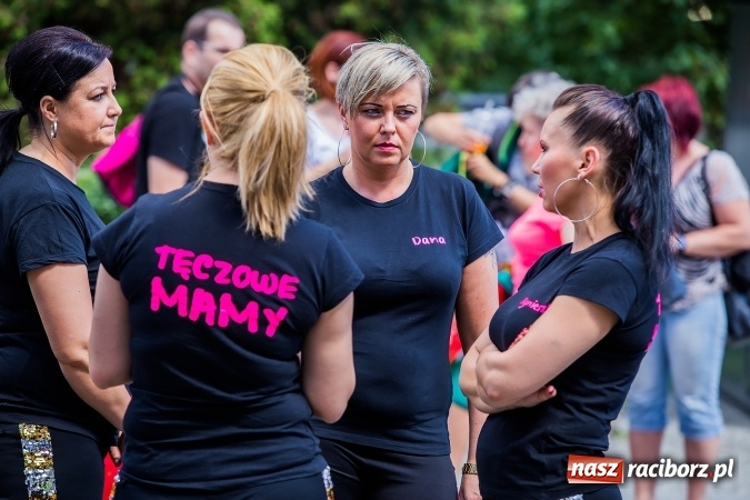 Zdjęcie w galerii na portalu naszraciborz.pl: Śląsk Kraina Wielu Kultur - barwny korowód przeszedł z Rynku na raciborski zamek wiadomości z regionu