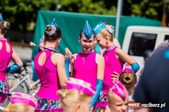 Zdjęcie w galerii na portalu naszraciborz.pl: Śląsk Kraina Wielu Kultur - barwny korowód przeszedł z Rynku na raciborski zamek wiadomości z regionu