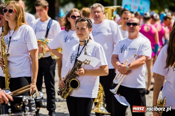 Zdjęcie w galerii na portalu naszraciborz.pl: Śląsk Kraina Wielu Kultur - barwny korowód przeszedł z Rynku na raciborski zamek wiadomości z regionu