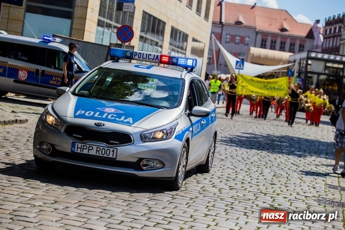 Zdjęcie w galerii na portalu naszraciborz.pl: Śląsk Kraina Wielu Kultur - barwny korowód przeszedł z Rynku na raciborski zamek wiadomości z regionu