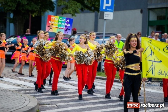 Zdjęcie w galerii na portalu naszraciborz.pl: Śląsk Kraina Wielu Kultur - barwny korowód przeszedł z Rynku na raciborski zamek wiadomości z regionu