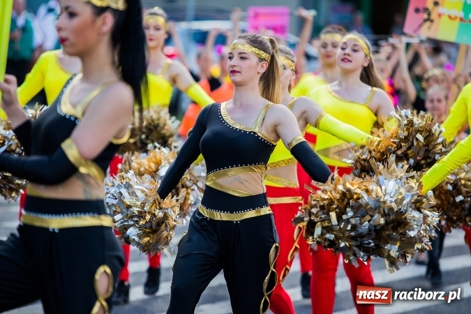 Zdjęcie w galerii na portalu naszraciborz.pl: Śląsk Kraina Wielu Kultur - barwny korowód przeszedł z Rynku na raciborski zamek wiadomości z regionu