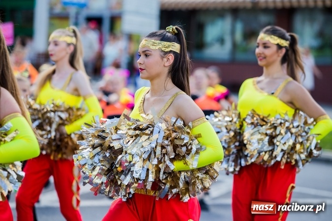 Zdjęcie w galerii na portalu naszraciborz.pl: Śląsk Kraina Wielu Kultur - barwny korowód przeszedł z Rynku na raciborski zamek wiadomości z regionu