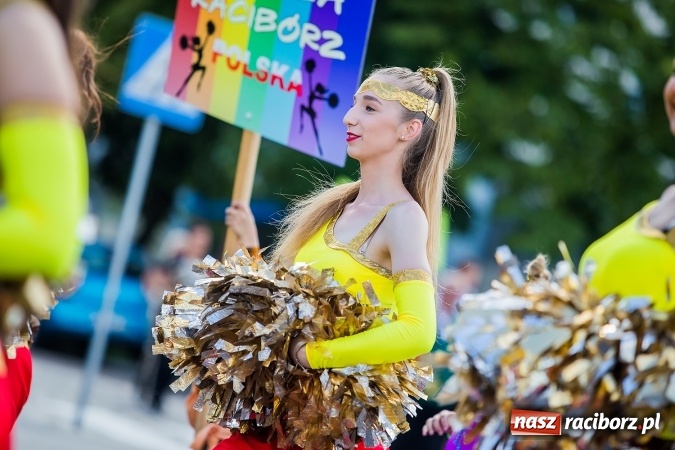 Zdjęcie w galerii na portalu naszraciborz.pl: Śląsk Kraina Wielu Kultur - barwny korowód przeszedł z Rynku na raciborski zamek wiadomości z regionu