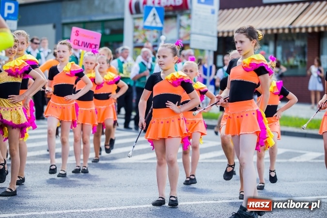 Zdjęcie w galerii na portalu naszraciborz.pl: Śląsk Kraina Wielu Kultur - barwny korowód przeszedł z Rynku na raciborski zamek wiadomości z regionu