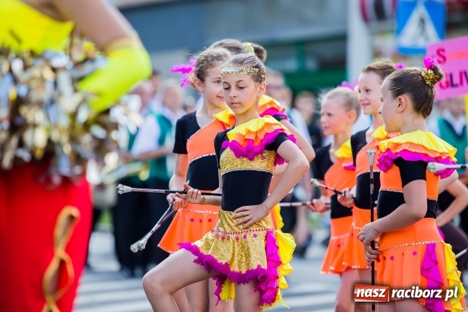 Zdjęcie w galerii na portalu naszraciborz.pl: Śląsk Kraina Wielu Kultur - barwny korowód przeszedł z Rynku na raciborski zamek wiadomości z regionu