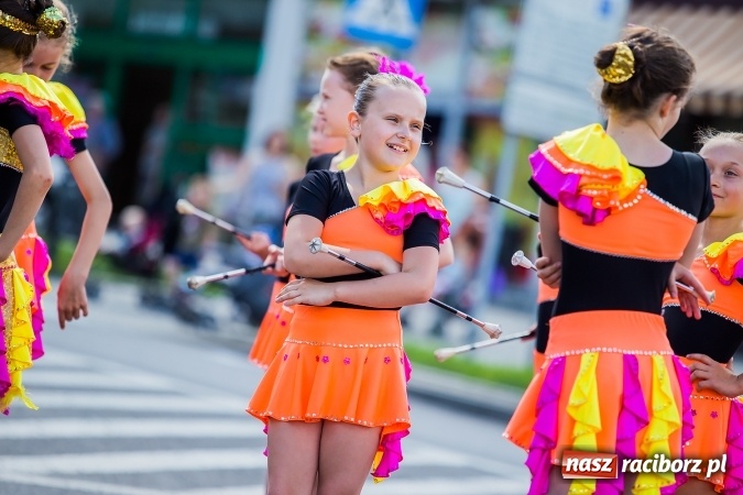 Zdjęcie w galerii na portalu naszraciborz.pl: Śląsk Kraina Wielu Kultur - barwny korowód przeszedł z Rynku na raciborski zamek wiadomości z regionu