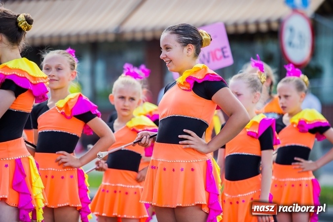 Zdjęcie w galerii na portalu naszraciborz.pl: Śląsk Kraina Wielu Kultur - barwny korowód przeszedł z Rynku na raciborski zamek wiadomości z regionu