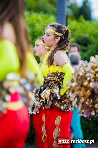 Zdjęcie w galerii na portalu naszraciborz.pl: Śląsk Kraina Wielu Kultur - barwny korowód przeszedł z Rynku na raciborski zamek wiadomości z regionu