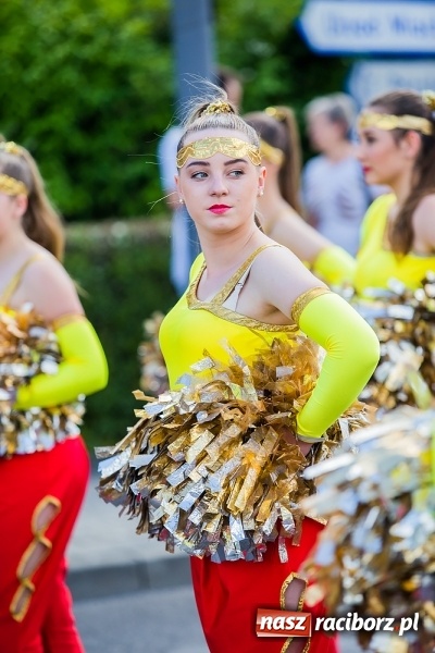 Zdjęcie w galerii na portalu naszraciborz.pl: Śląsk Kraina Wielu Kultur - barwny korowód przeszedł z Rynku na raciborski zamek wiadomości z regionu