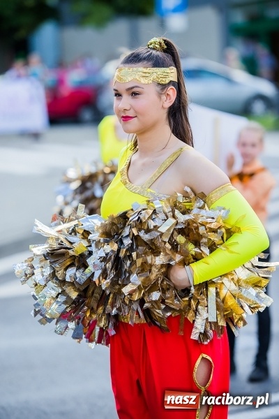 Zdjęcie w galerii na portalu naszraciborz.pl: Śląsk Kraina Wielu Kultur - barwny korowód przeszedł z Rynku na raciborski zamek wiadomości z regionu