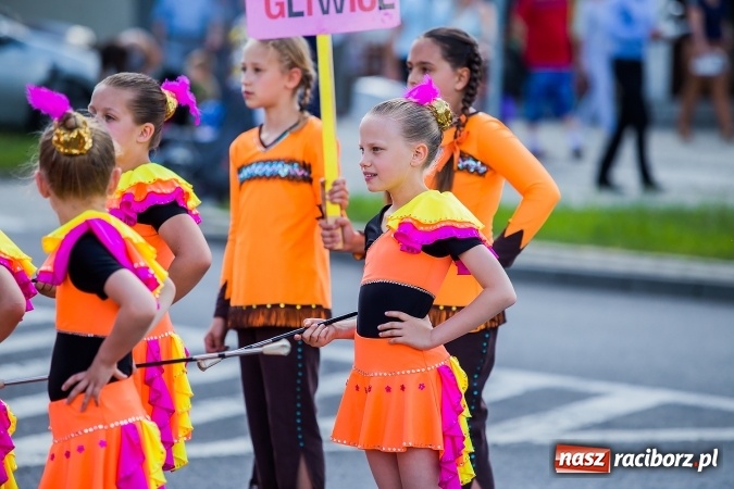 Zdjęcie w galerii na portalu naszraciborz.pl: Śląsk Kraina Wielu Kultur - barwny korowód przeszedł z Rynku na raciborski zamek wiadomości z regionu