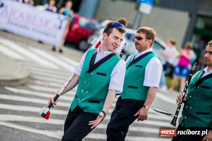 Zdjęcie w galerii na portalu naszraciborz.pl: Śląsk Kraina Wielu Kultur - barwny korowód przeszedł z Rynku na raciborski zamek wiadomości z regionu