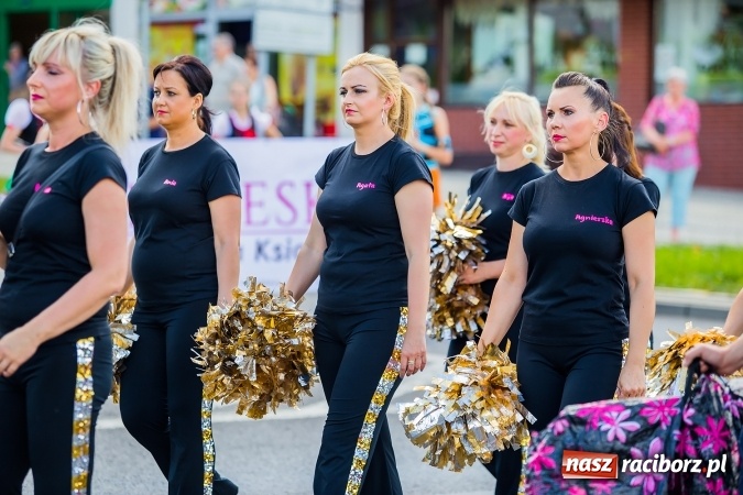 Zdjęcie w galerii na portalu naszraciborz.pl: Śląsk Kraina Wielu Kultur - barwny korowód przeszedł z Rynku na raciborski zamek wiadomości z regionu