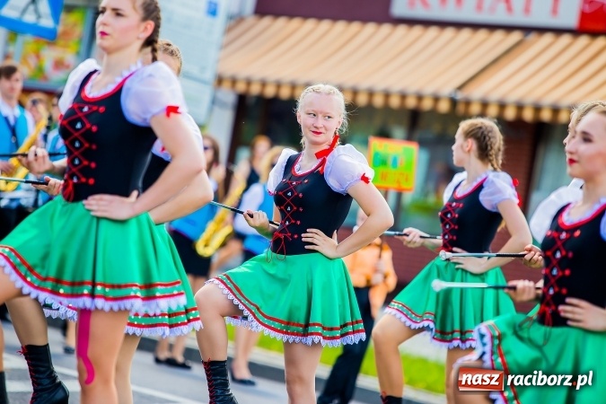 Zdjęcie w galerii na portalu naszraciborz.pl: Śląsk Kraina Wielu Kultur - barwny korowód przeszedł z Rynku na raciborski zamek wiadomości z regionu