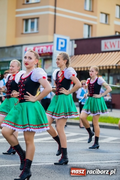 Zdjęcie w galerii na portalu naszraciborz.pl: Śląsk Kraina Wielu Kultur - barwny korowód przeszedł z Rynku na raciborski zamek wiadomości z regionu