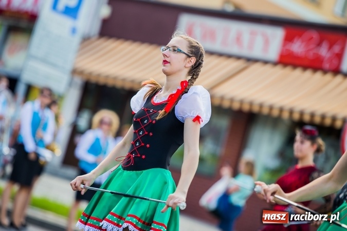 Zdjęcie w galerii na portalu naszraciborz.pl: Śląsk Kraina Wielu Kultur - barwny korowód przeszedł z Rynku na raciborski zamek wiadomości z regionu