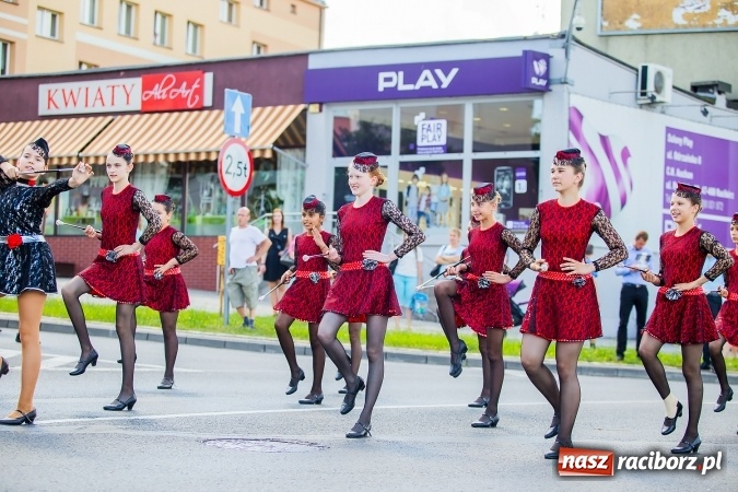 Zdjęcie w galerii na portalu naszraciborz.pl: Śląsk Kraina Wielu Kultur - barwny korowód przeszedł z Rynku na raciborski zamek wiadomości z regionu