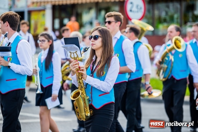 Zdjęcie w galerii na portalu naszraciborz.pl: Śląsk Kraina Wielu Kultur - barwny korowód przeszedł z Rynku na raciborski zamek wiadomości z regionu