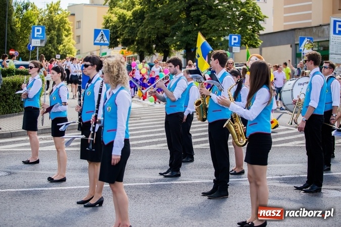 Zdjęcie w galerii na portalu naszraciborz.pl: Śląsk Kraina Wielu Kultur - barwny korowód przeszedł z Rynku na raciborski zamek wiadomości z regionu