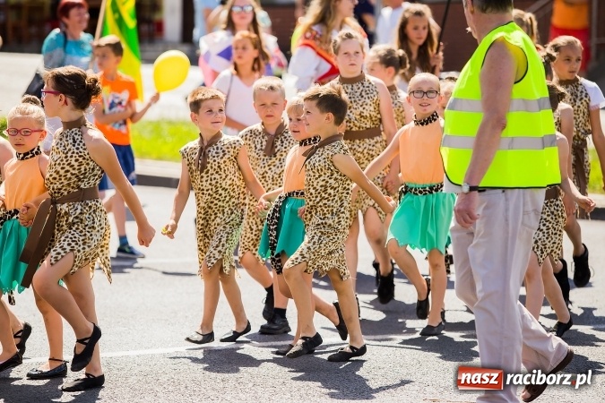 Zdjęcie w galerii na portalu naszraciborz.pl: Śląsk Kraina Wielu Kultur - barwny korowód przeszedł z Rynku na raciborski zamek wiadomości z regionu
