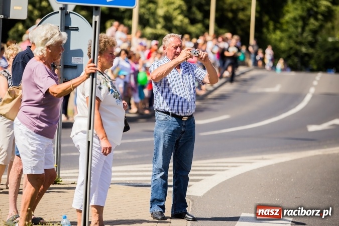 Zdjęcie w galerii na portalu naszraciborz.pl: Śląsk Kraina Wielu Kultur - barwny korowód przeszedł z Rynku na raciborski zamek wiadomości z regionu
