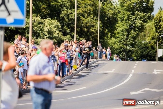 Zdjęcie w galerii na portalu naszraciborz.pl: Śląsk Kraina Wielu Kultur - barwny korowód przeszedł z Rynku na raciborski zamek wiadomości z regionu