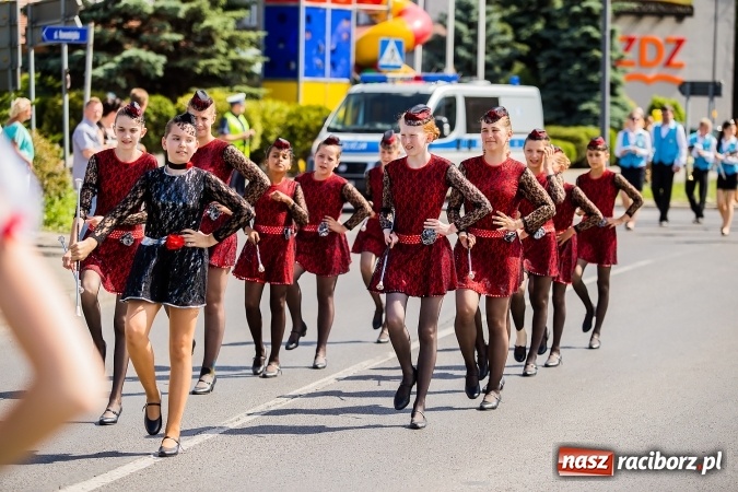 Zdjęcie w galerii na portalu naszraciborz.pl: Śląsk Kraina Wielu Kultur - barwny korowód przeszedł z Rynku na raciborski zamek wiadomości z regionu