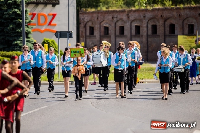 Zdjęcie w galerii na portalu naszraciborz.pl: Śląsk Kraina Wielu Kultur - barwny korowód przeszedł z Rynku na raciborski zamek wiadomości z regionu