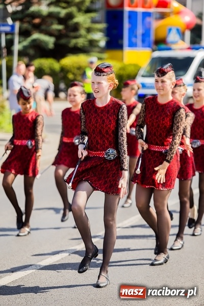 Zdjęcie w galerii na portalu naszraciborz.pl: Śląsk Kraina Wielu Kultur - barwny korowód przeszedł z Rynku na raciborski zamek wiadomości z regionu