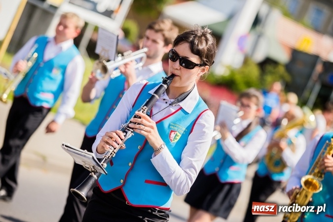 Zdjęcie w galerii na portalu naszraciborz.pl: Śląsk Kraina Wielu Kultur - barwny korowód przeszedł z Rynku na raciborski zamek wiadomości z regionu