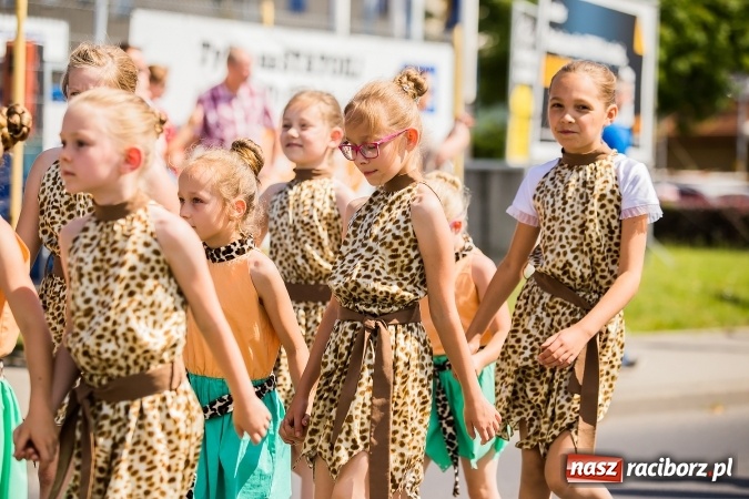 Zdjęcie w galerii na portalu naszraciborz.pl: Śląsk Kraina Wielu Kultur - barwny korowód przeszedł z Rynku na raciborski zamek wiadomości z regionu