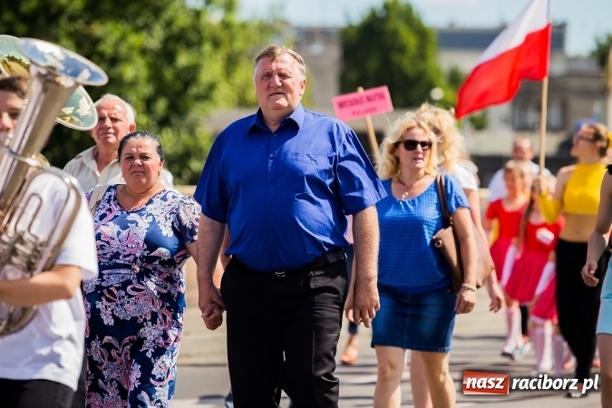 Zdjęcie w galerii na portalu naszraciborz.pl: Śląsk Kraina Wielu Kultur - barwny korowód przeszedł z Rynku na raciborski zamek wiadomości z regionu