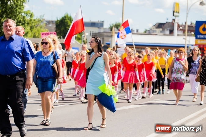 Zdjęcie w galerii na portalu naszraciborz.pl: Śląsk Kraina Wielu Kultur - barwny korowód przeszedł z Rynku na raciborski zamek wiadomości z regionu