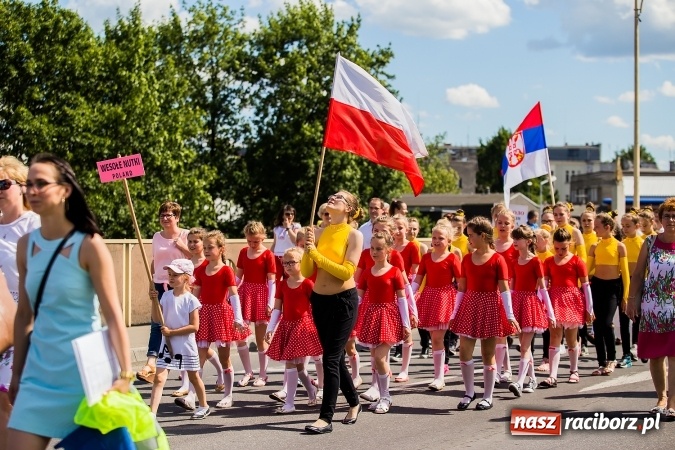 Zdjęcie w galerii na portalu naszraciborz.pl: Śląsk Kraina Wielu Kultur - barwny korowód przeszedł z Rynku na raciborski zamek wiadomości z regionu